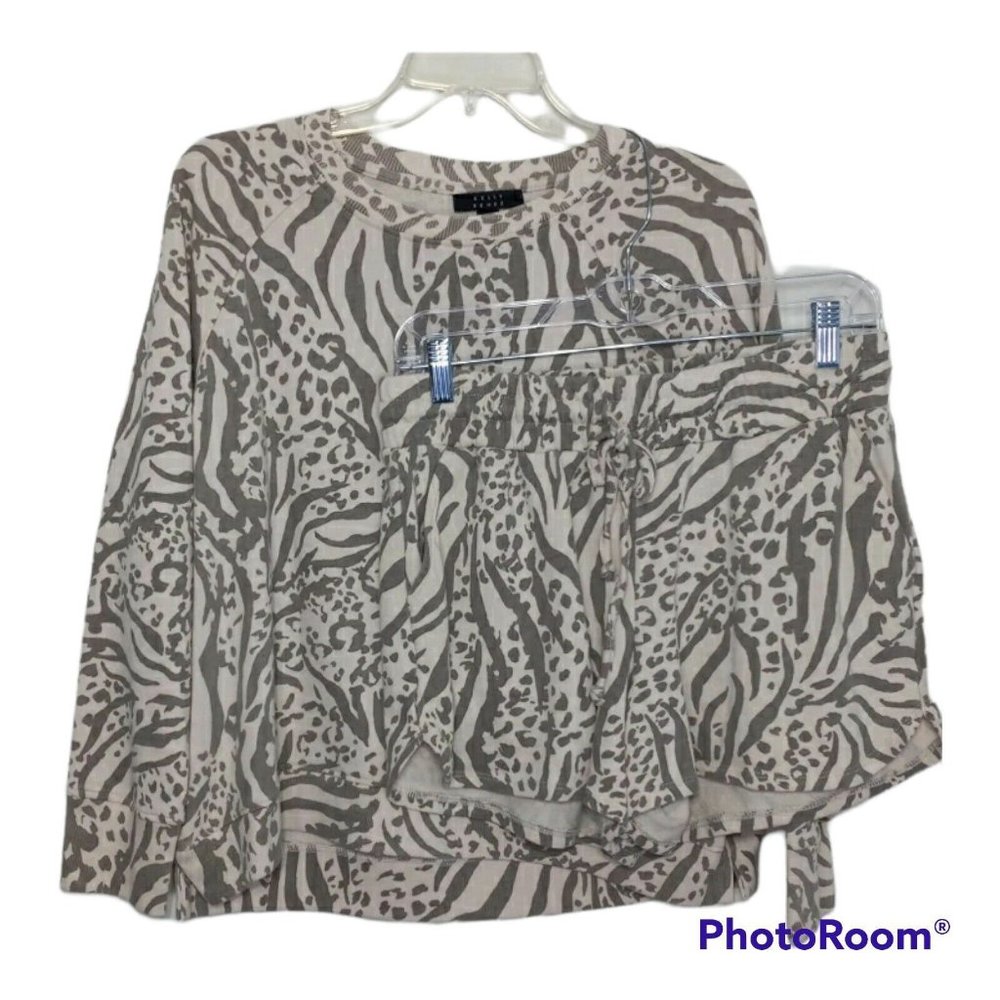 Kelly Renee Women's 2 Piece Sweater Shorts Set Animal Print Size M 8-10